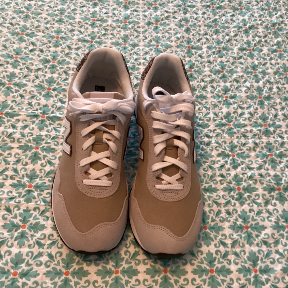 New Balance 515 beige tan brown white. Women’s 11 B/ Men’s 9.5